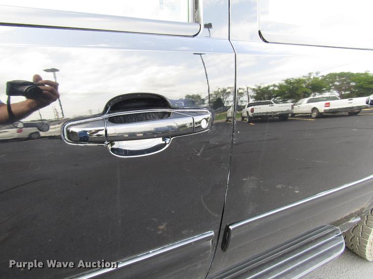 image for item DD4269 2011 Chevrolet Avalanche pickup truck