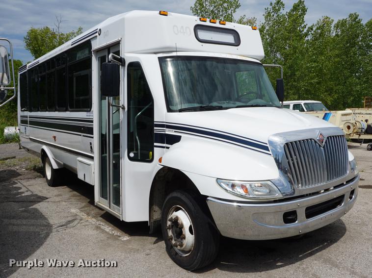 image for item DD6437 2007 International 3200 shuttle bus