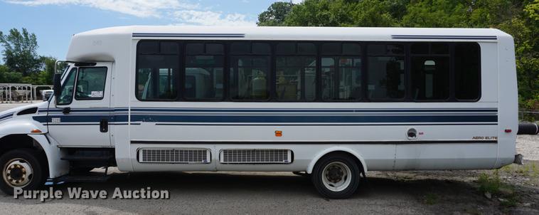 image for item DD6437 2007 International 3200 shuttle bus