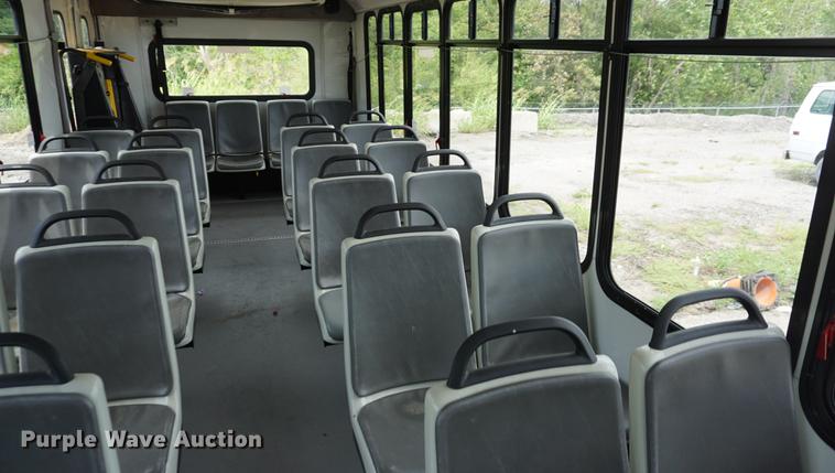 image for item DD6437 2007 International 3200 shuttle bus