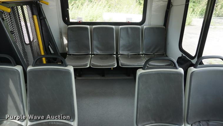 image for item DD6437 2007 International 3200 shuttle bus