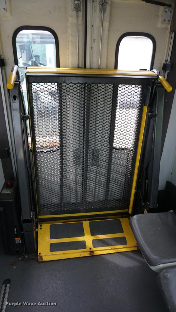 image for item DD6437 2007 International 3200 shuttle bus