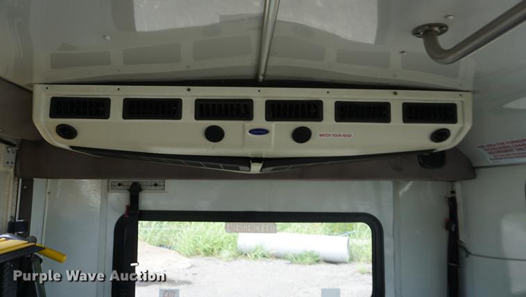 image for item DD6437 2007 International 3200 shuttle bus