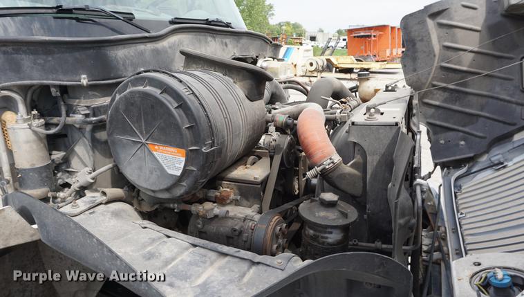 image for item DD6437 2007 International 3200 shuttle bus