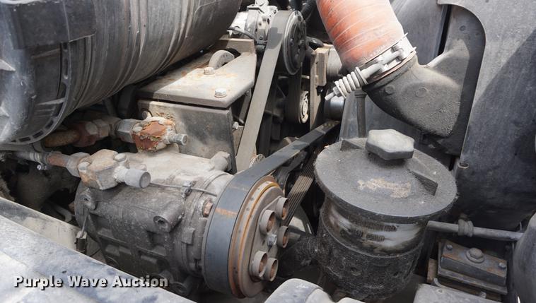 image for item DD6437 2007 International 3200 shuttle bus