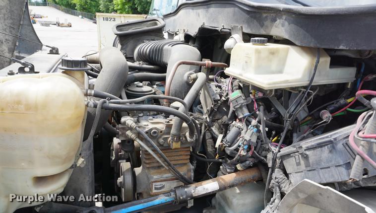 image for item DD6437 2007 International 3200 shuttle bus