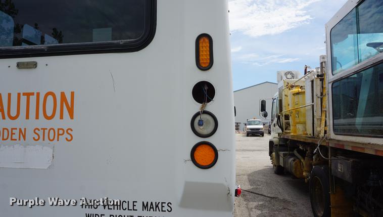 image for item DD6437 2007 International 3200 shuttle bus