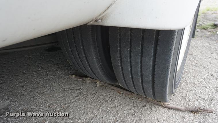 image for item DD6437 2007 International 3200 shuttle bus