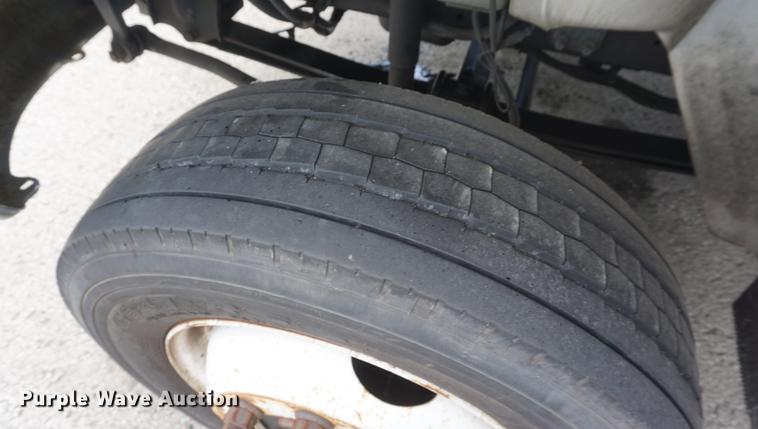 image for item DD6437 2007 International 3200 shuttle bus