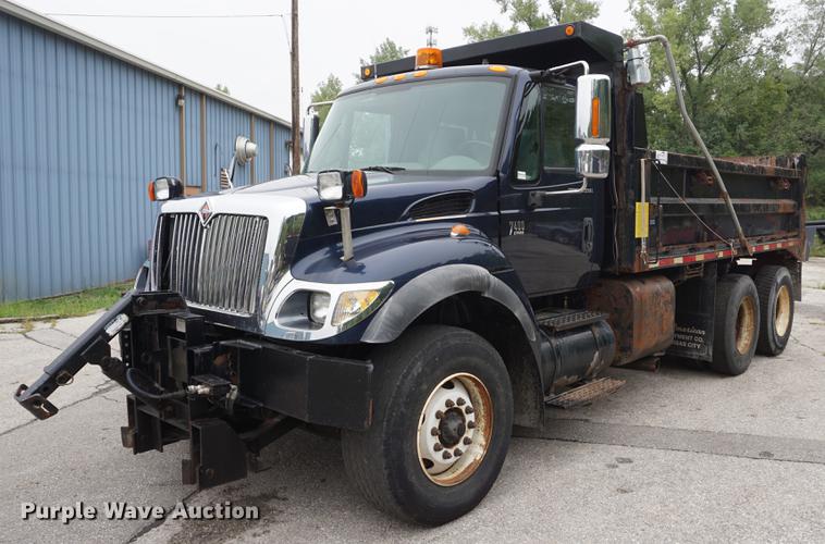image for item DD6444 2006 International 7400 dump truck