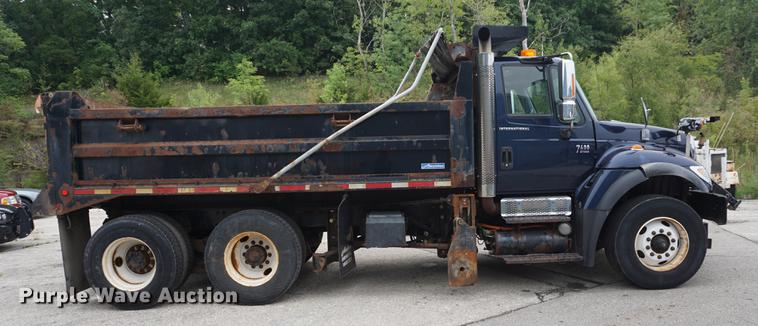 image for item DD6444 2006 International 7400 dump truck