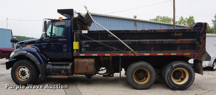 image for item DD6444 2006 International 7400 dump truck