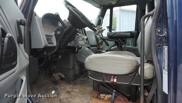 image for item DD6444 2006 International 7400 dump truck