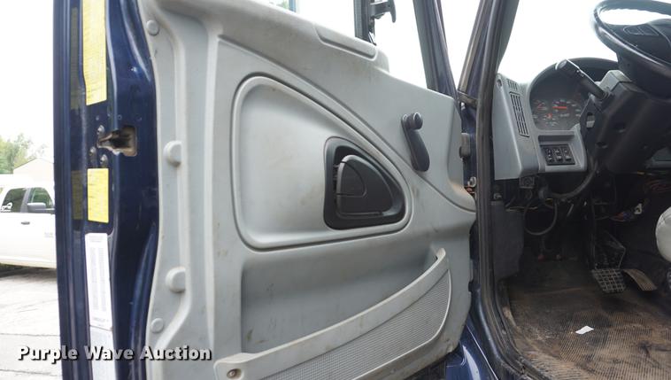 image for item DD6444 2006 International 7400 dump truck