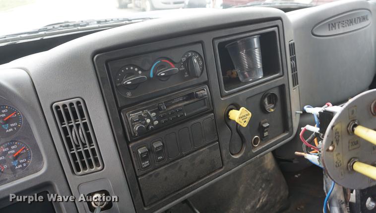 image for item DD6444 2006 International 7400 dump truck