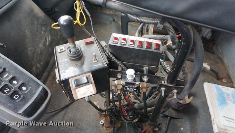 image for item DD6444 2006 International 7400 dump truck