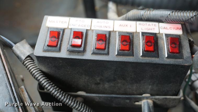 image for item DD6444 2006 International 7400 dump truck