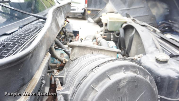 image for item DD6444 2006 International 7400 dump truck