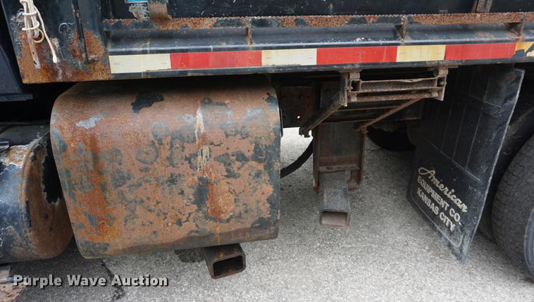 image for item DD6444 2006 International 7400 dump truck