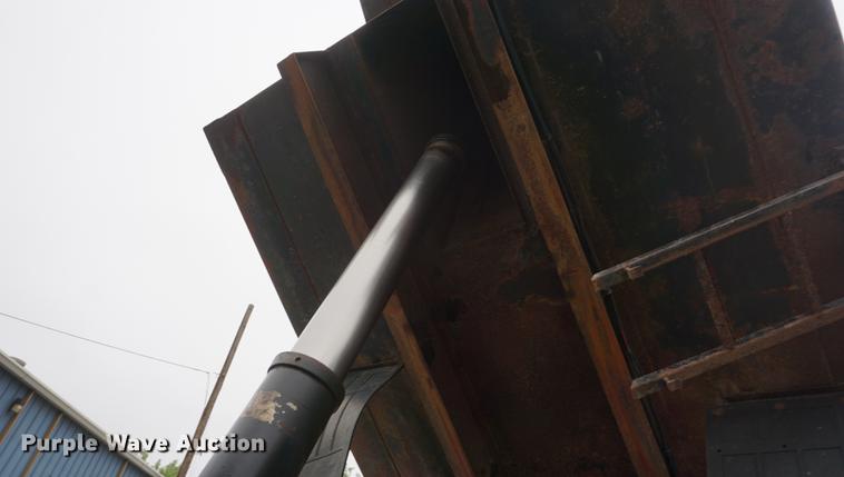 image for item DD6444 2006 International 7400 dump truck