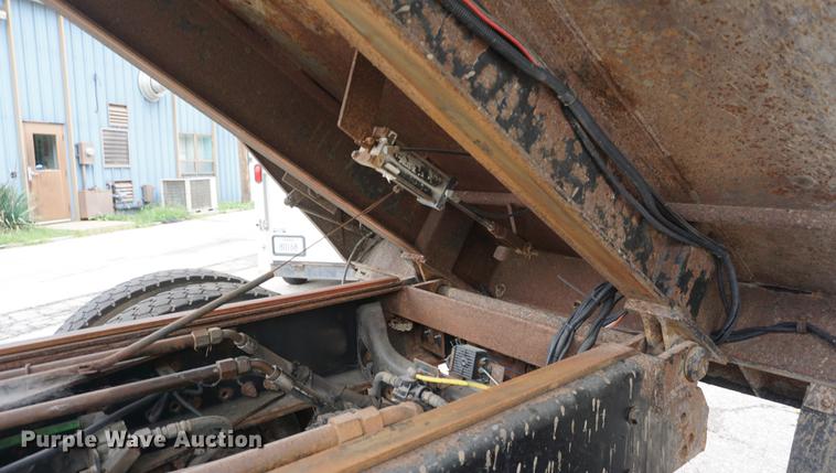 image for item DD6444 2006 International 7400 dump truck