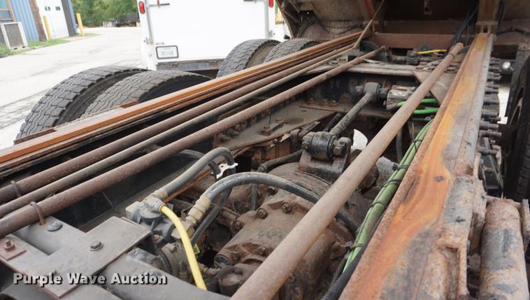 image for item DD6444 2006 International 7400 dump truck