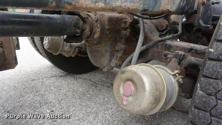 image for item DD6444 2006 International 7400 dump truck