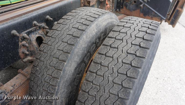 image for item DD6444 2006 International 7400 dump truck