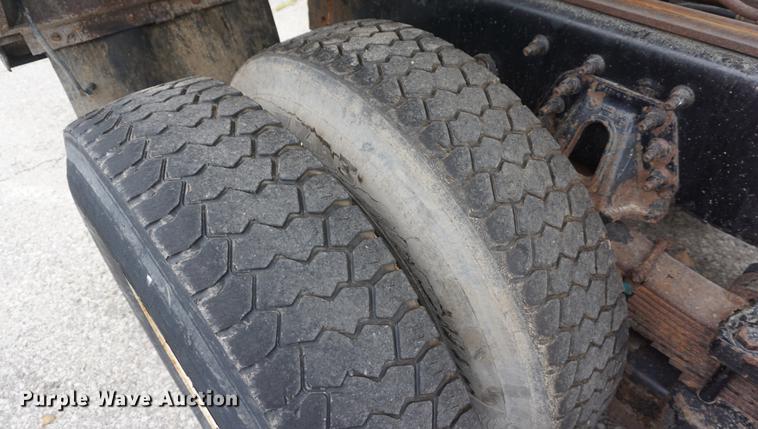 image for item DD6444 2006 International 7400 dump truck