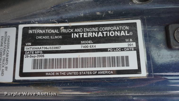 image for item DD6444 2006 International 7400 dump truck