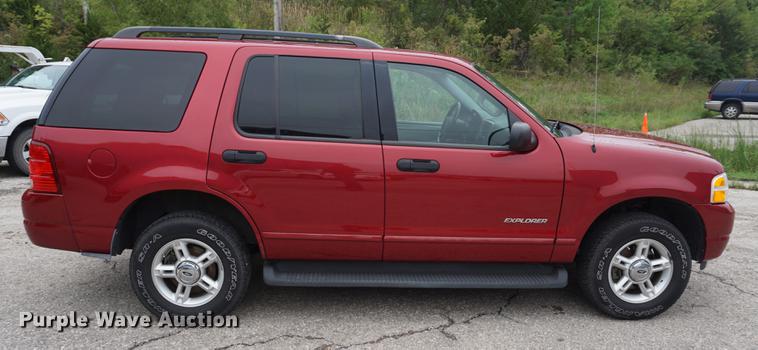 image for item DD6445 2004 Ford Explorer SUV