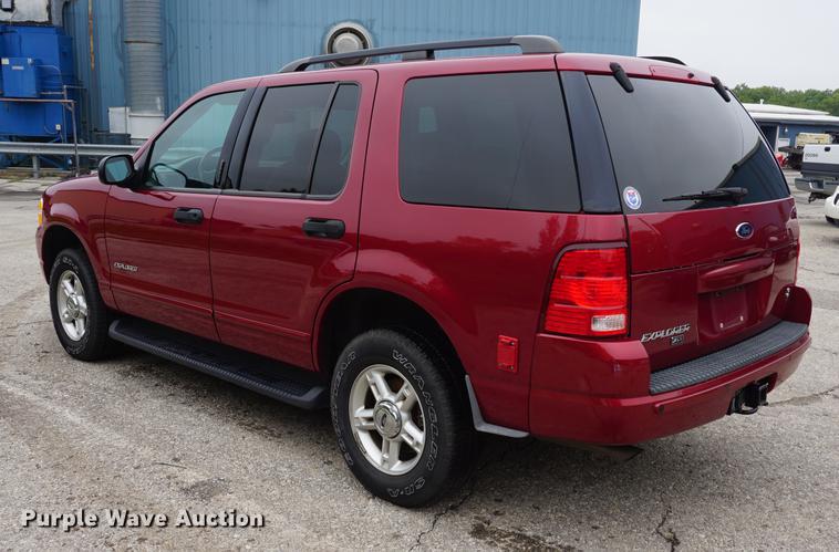 image for item DD6445 2004 Ford Explorer SUV