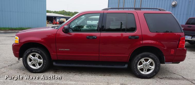 image for item DD6445 2004 Ford Explorer SUV