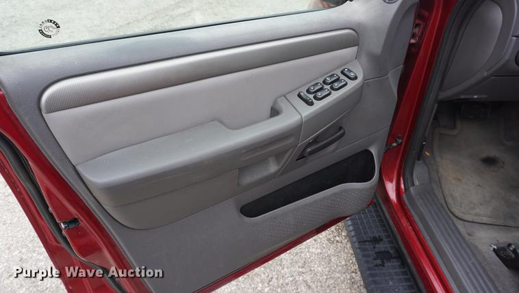 image for item DD6445 2004 Ford Explorer SUV