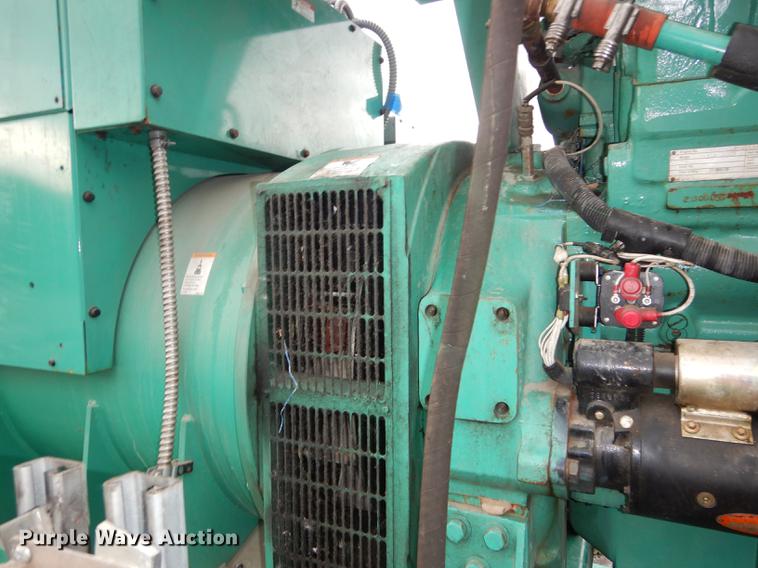 image for item DD6458 2005 Cummins generator