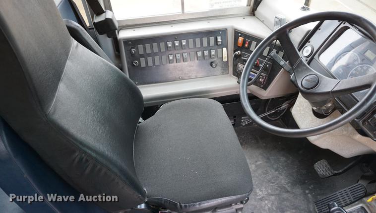 image for item DD6502 2006 Freightliner FS65 Thomas school bus