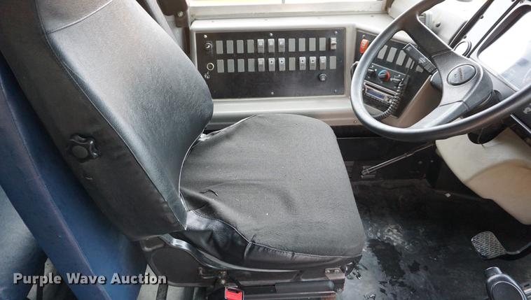 image for item DD6503 2006 Freightliner FS65 Thomas school bus