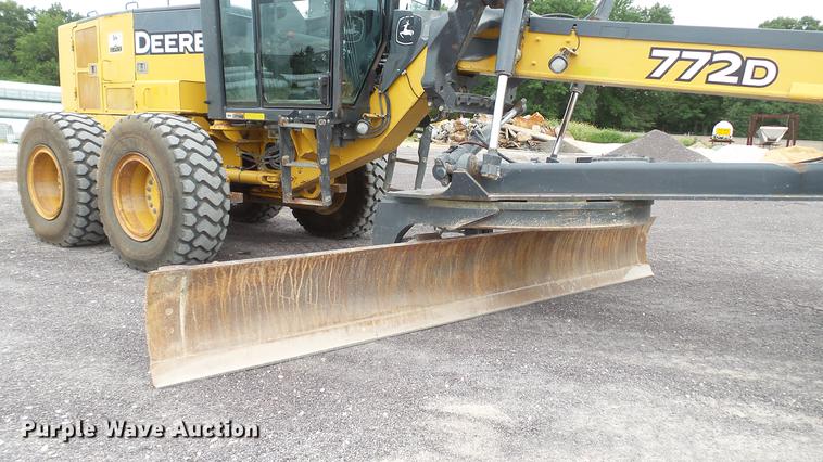 image for item DD7342 2008 John Deere 772D motor grader