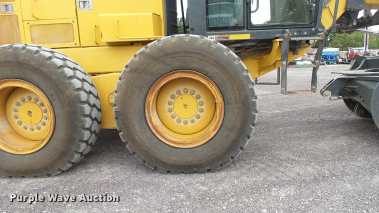 image for item DD7342 2008 John Deere 772D motor grader