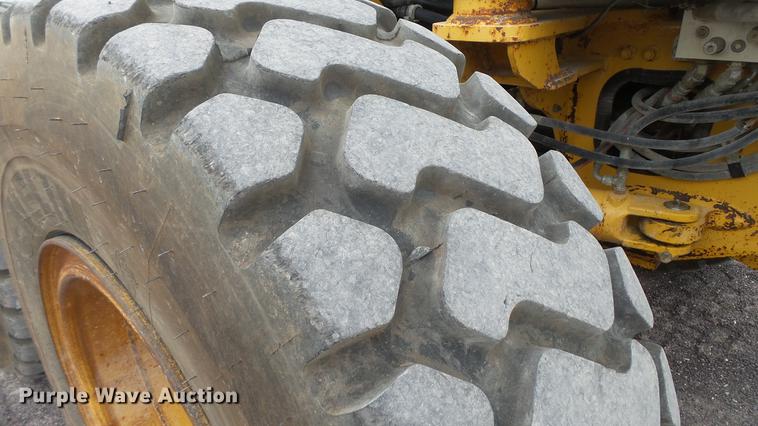 image for item DD7342 2008 John Deere 772D motor grader