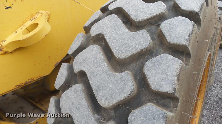 image for item DD7342 2008 John Deere 772D motor grader