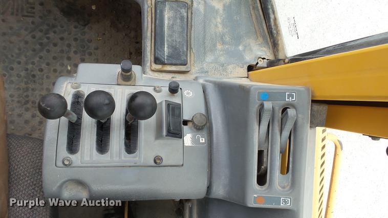 image for item DD7343 1995 Volvo L70C wheel loader