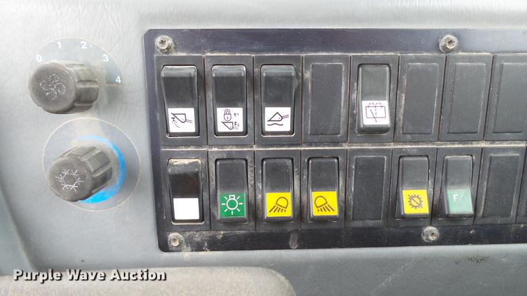 image for item DD7343 1995 Volvo L70C wheel loader