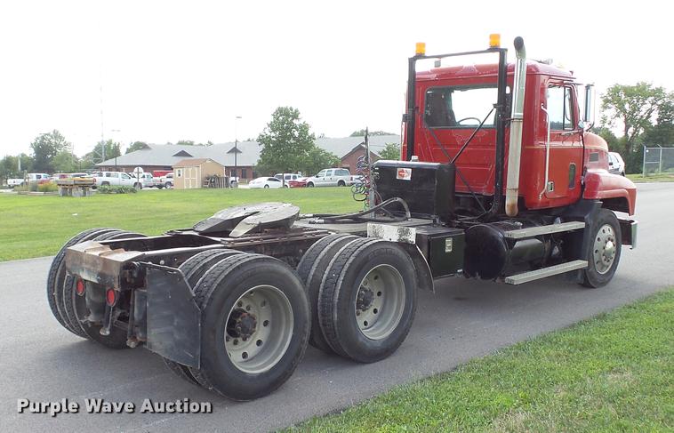 image for item DD7364 1994 Mack CH613 semi truck