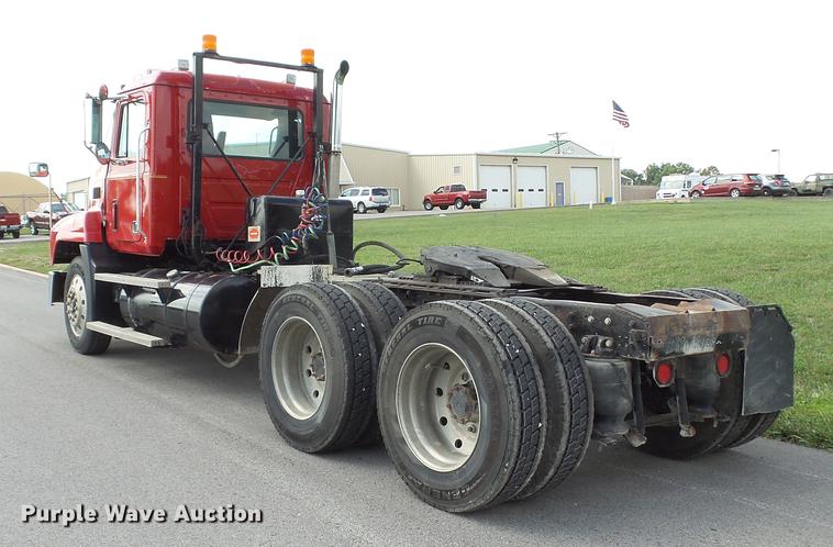 image for item DD7364 1994 Mack CH613 semi truck