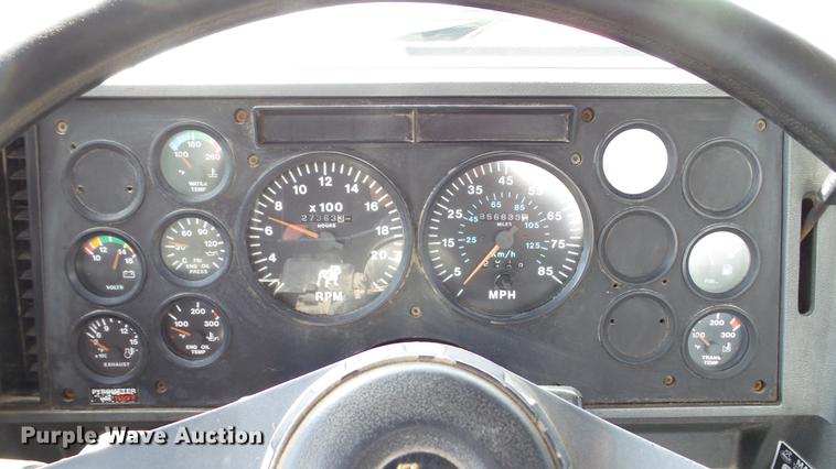 image for item DD7364 1994 Mack CH613 semi truck