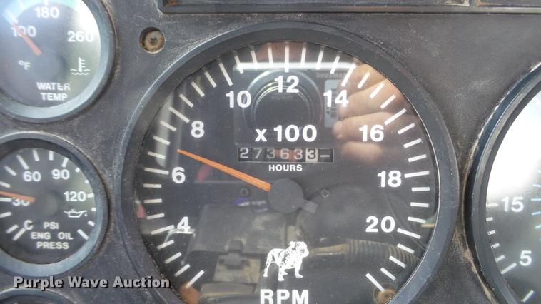 image for item DD7364 1994 Mack CH613 semi truck