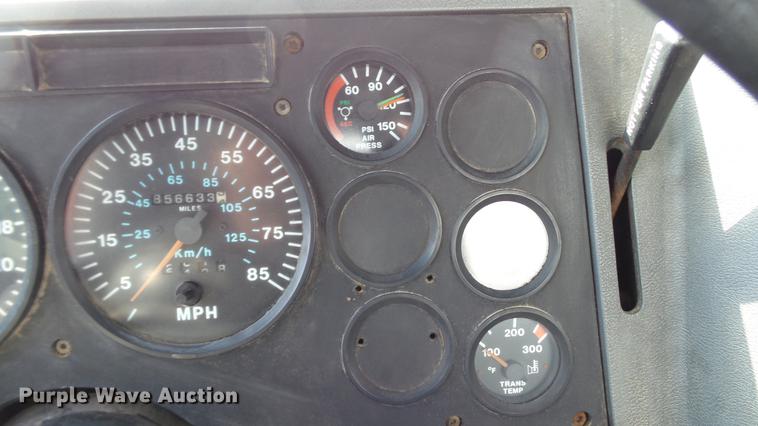 image for item DD7364 1994 Mack CH613 semi truck