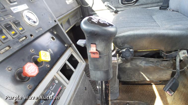 image for item DD7364 1994 Mack CH613 semi truck