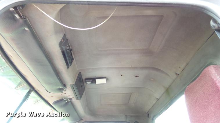 image for item DD7364 1994 Mack CH613 semi truck